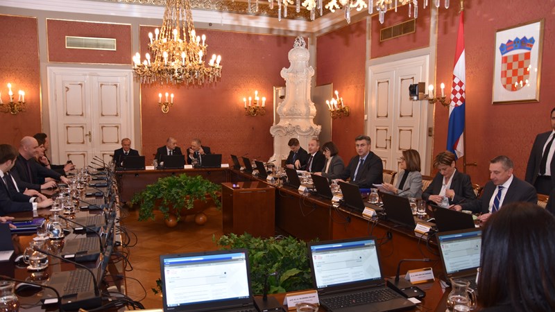 Vlada predložila Fabrisa Peruška za izvanrednog povjerenika i Irenu Weber za njegovu zamjenicu 